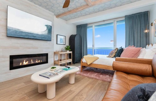 Downtown Myrtle Beach Apartment | Penthouse Oceanfront Studio VR + Mural + Minibar