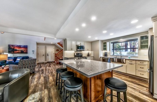 Montgomery Estates House | People’s Choice! Newly Remodeled, Home Theater, Families, Pets, Hot Tub