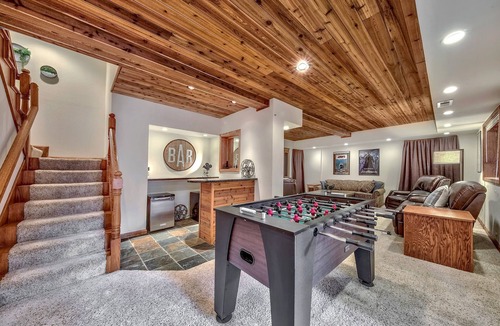 Montgomery Estates House | People’s Choice! Newly Remodeled, Home Theater, Families, Pets, Hot Tub