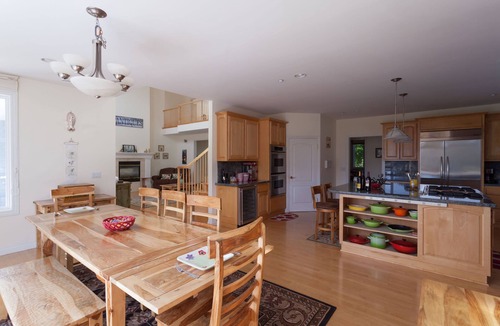 Callender House | Perfect For Large Family Get Aways Or Your Gorgeous Ranch Style Wedding.