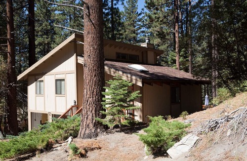 South Lake Tahoe House | Perfect ski retreat: Cozy mountain home a block from the ski lifts!