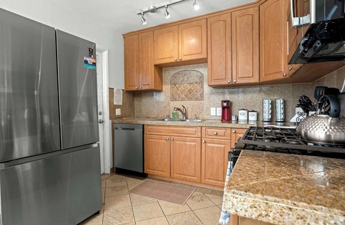 Ocean Beach House | Pet Friendly 2 Bedroom with Hot Tub in Ocean Beach