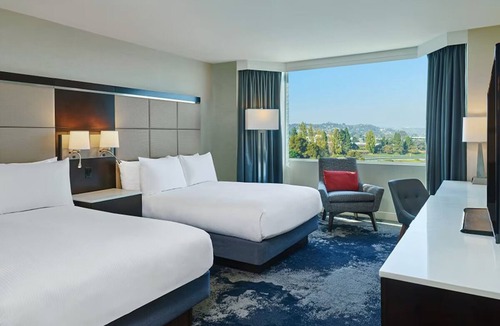 Redwood Shores Hotel | Pet-friendly, 3 x Two Double Water View Room at Grand Bay San Francisco Hotel