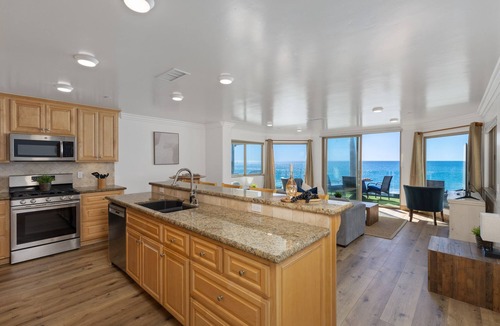 South Oceanside House | Pet Friendly Beachfront Retreat with a Spa P811-1