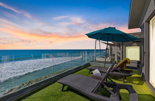 South Oceanside House | Pet Friendly Beachfront Retreat with a Spa P811-1
