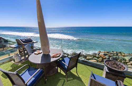 South Oceanside House | Pet Friendly Beachfront Retreat with a Spa P811-1
