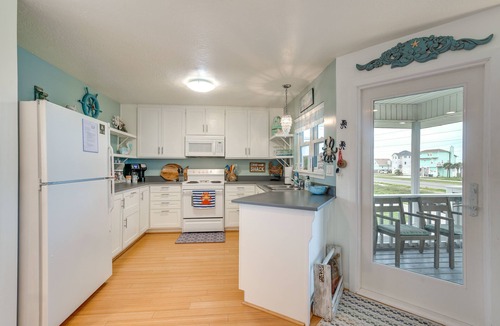 Terramar Beach House | Pet-Friendly Condo w/Seasonal Pool in Galveston!