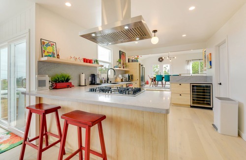 El Cerrito House | Pet-Friendly El Cerrito Home: Deck, Sauna & Views!