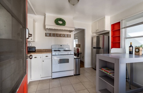 Burbank House | Pet Friendly Large Backyard Steps to Chandler Bike Path