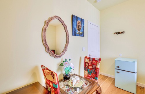 Silver Lake Apartment | Pet-Friendly Los Angeles Duplex ~ 2 Mi to Dtwn!