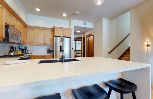 Woodwinds House | Pet-Friendly Luxury, Bright Interior, On Golf Course! Gas Grill & Hot Tub