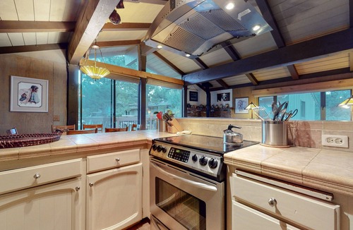 Mammoth Lakes Condo | Pet-Friendly Rustic, Gas Grill, Quiet Location, Pool & Tennis Courts On-site
