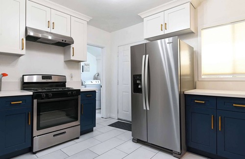 Alamitos Beach House | Pet Friendly, Walk to Beach, Sleep 8