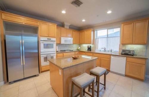 Placentia House | Ping Pong, A/C, Netflix, Grill, Jacuzzi Tub, W/D