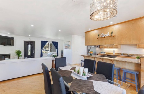 Point Loma Heights House | Point Loma 3 bedroom/2bath. Unit B upstairs.