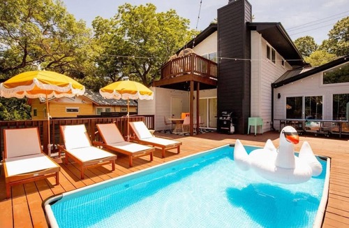 South Lamar House | Pool, Firepit, Mins to DT, SXSW, ACL, Sleeps 6