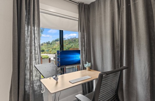 Spinnaker Hill House | Poppy Cottage with Spa, Modern Luxury