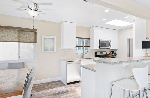 Balboa Peninsula House | Popular Newport Dream Vacation Home | Rear Upstairs Unit w/AC! | Flanked by Ocean & Harbor