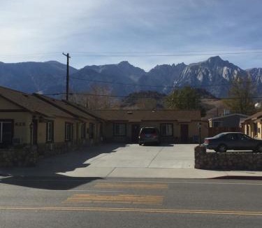 Lone Pine Hotel | Portal Motel