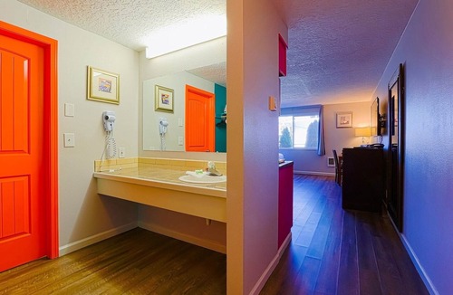 Seaside Apartment | Premium 2 Queen Bed with Kitchenette