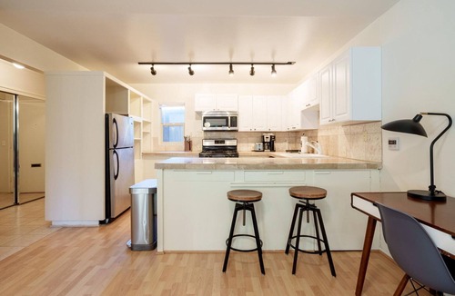 University South Apartment | Premium Palo Alto 1BR w/Patio, close to Restaurants, by Blueground