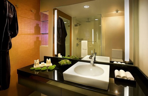 East Village Hotel | Prime Location! 4 Relaxing Units Near SeaWorld! Onsite Parking and Pool!