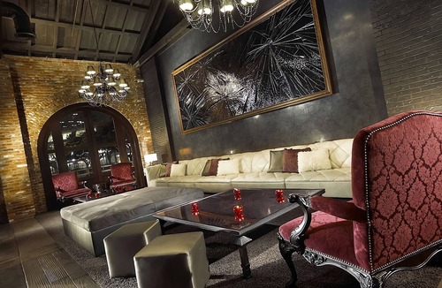 East Village Hotel | Prime Location! 4 Relaxing Units Near SeaWorld! Onsite Parking and Pool!