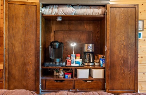 Sevierville Cabin | Prime Location/Pool/HotTub/Pool Table/Fast WiFi