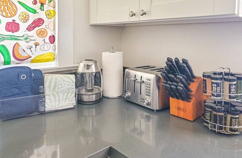 Los Feliz House | Prime Los Feliz Craftsman 2/1 Bungalow Home, Big Yard, Dog Friendly,Washer/Dryer