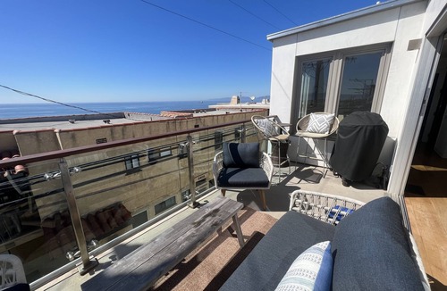 Gas Lamp Section House | Prime Manhattan Beach Location~Blocks to Beach~Panoramic View~WORLD CUP READY