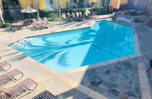 Marina Peninsula Apartment | Prime Marina Del Rey ❤ 1Br, 1Den, 3Beds