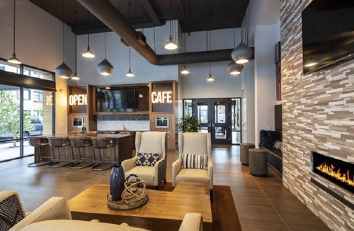 Menlo Park Condo | Prime Menlo Park Location: 2BR Condo with Spectacular Amenities