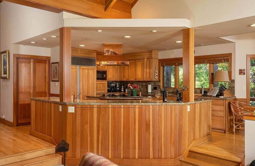 Olympic Valley House | PRIME PALISADES LOCATION: 4+ PRIVATE ENSUITES/HOT TUB/GOLF & MTN VIEWS/SLEEPS 14