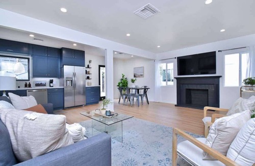 Valley Glen House | Private Backyard Retreat · 3BR Near Universal