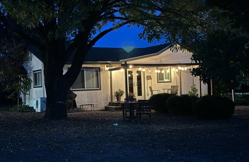 Windsor Cottage | Private Cottage 5 minutes from Downtown Healdsburg and Windsor on country lane