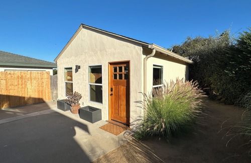 Eagle Rock House | Private Gated 1 Bedroom, 1 Bathroom Small House in Glassell Park, Los Angeles