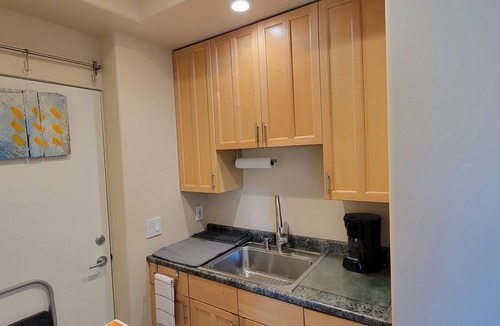 Hollywood Hills Apartment | Private Guest House in the hills of Los Feliz