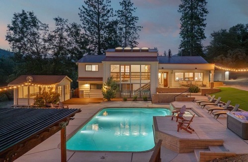Mariposa House | Private Hilltop Cabin Near Yosemite, California