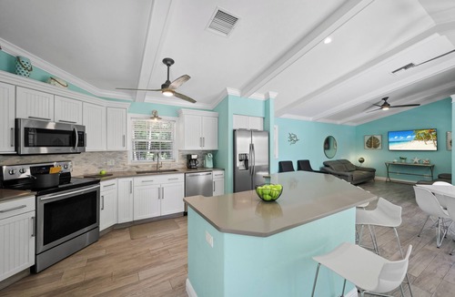 Marco Island House | Private Home & Guesthouse | Courtyard, Pool & Spa