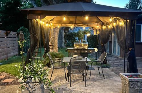 Cascade House | Private Modern Entertainment Getaway