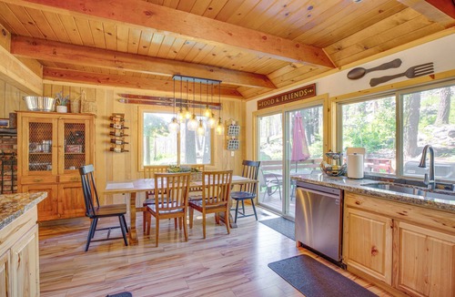 Tahoe Paradise Cabin | Private Mountain Retreat: 8 Mi to Lake Tahoe!