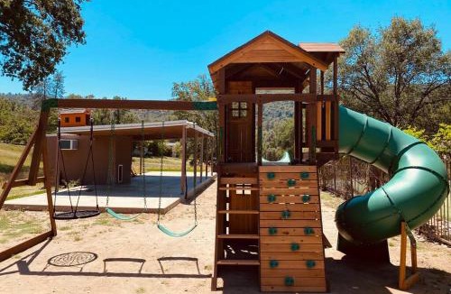 Oakhurst House | Private mountain retreat with pool and mini-golf