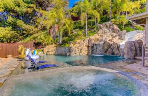 Vista House | ✈Private Resort Home Giant Pool/Jacuzzi/HUGE Slide & Waterfall/Game Room!