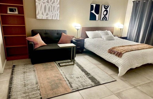 Palm Springs Resort | Private room ∙ 1 guest