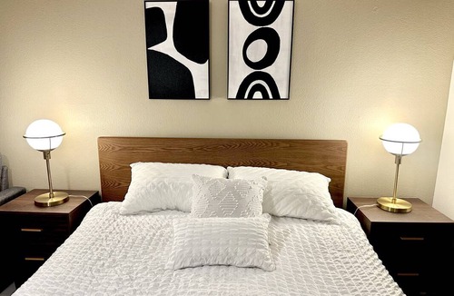 Palm Springs Resort | Private room ∙ 1 guest