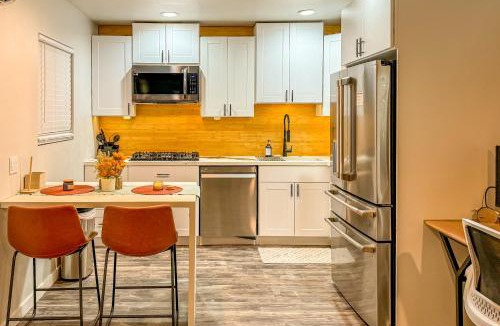 El Centro Apartment | Private-Suite, Kitchen, Laundry, Rainfall Shower, 4kTV