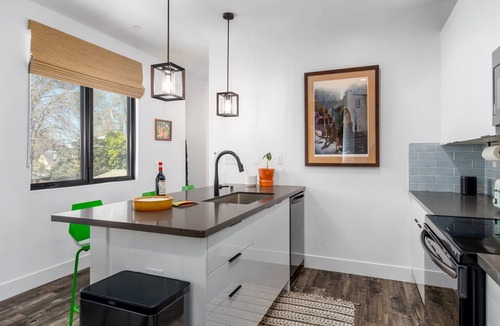 Southeastern Sacramento House | Pura Vida House - 2 King Bed - Entire Home
