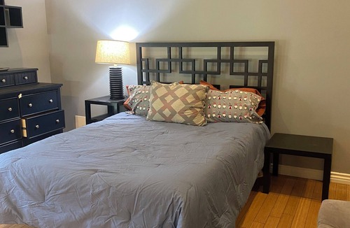 Valley Glen Bed & Breakfast | Quaint 1-bedroom bed & breakfast with AC in Los Angeles