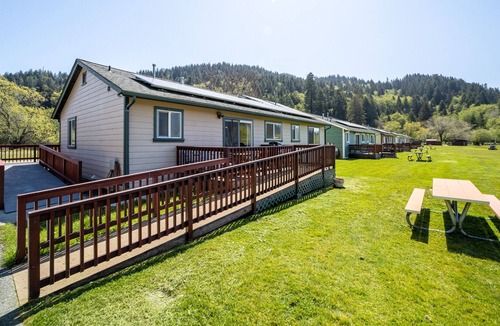 Orick House | Quaint Retreat Near Town w/ Gas Grill, Deck & Free WiFi - State Parks Nearby