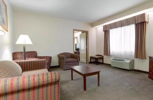 Santa Clara Hotel | Quality Inn & Suites Silicon Valley